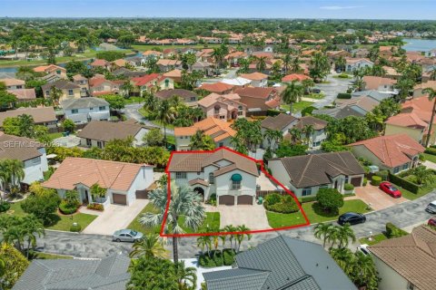 House in Miami, Florida 4 bedrooms, 193.79 sq.m. № 2018183 - photo 3