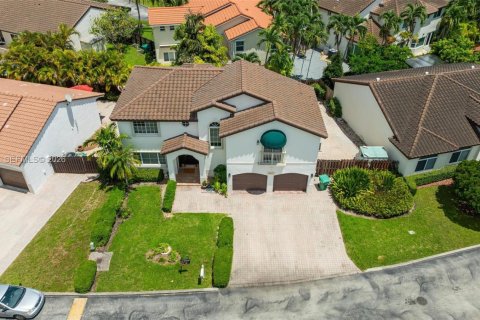 House in Miami, Florida 4 bedrooms, 193.79 sq.m. № 2018183 - photo 2