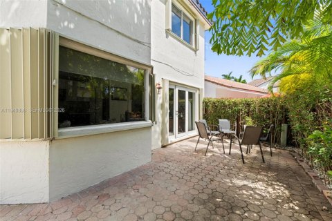 House in Miami, Florida 4 bedrooms, 193.79 sq.m. № 2018183 - photo 13