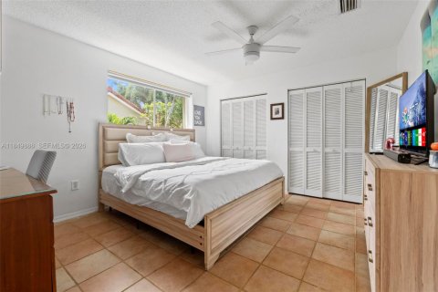 House in Miami, Florida 4 bedrooms, 193.79 sq.m. № 2018183 - photo 18