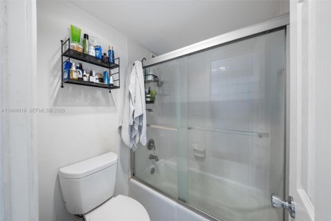 Купить кондоминиум в Майами, Флорида 2 спальни, 126.16м2, № 2089118 - фото 25