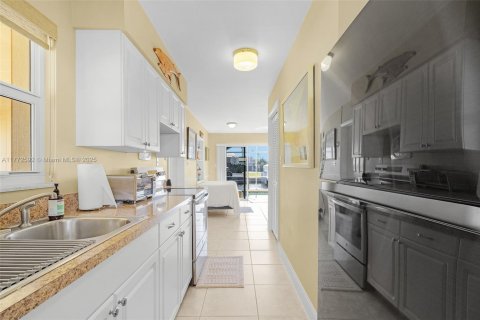 Commercial property in Cape Coral, Florida 146.32 sq.m. № 1935870 - photo 23