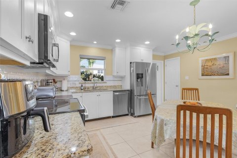 Commercial property in Cape Coral, Florida 146.32 sq.m. № 1935870 - photo 11