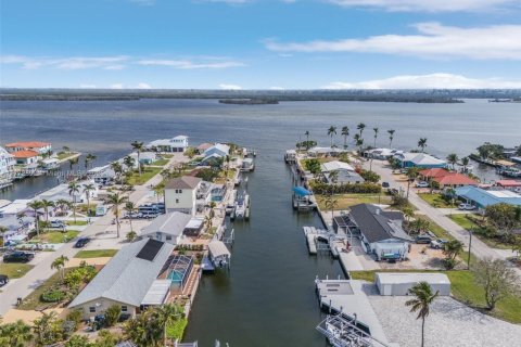 Commercial property in Cape Coral, Florida 146.32 sq.m. № 1935870 - photo 4