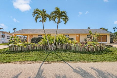 Commercial property in Cape Coral, Florida 146.32 sq.m. № 1935870 - photo 2