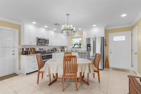 Commercial property in Cape Coral, Florida 146.32 sq.m. № 1935870 - photo 10