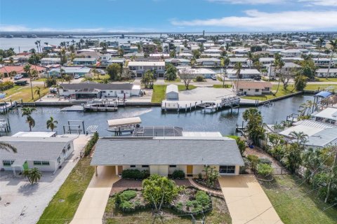 Commercial property in Cape Coral, Florida 146.32 sq.m. № 1935870 - photo 9