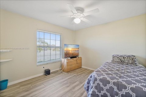 Снять в аренду виллу или дом в Кейп-Корал, Флорида 3 спальни, № 1957716 - фото 18