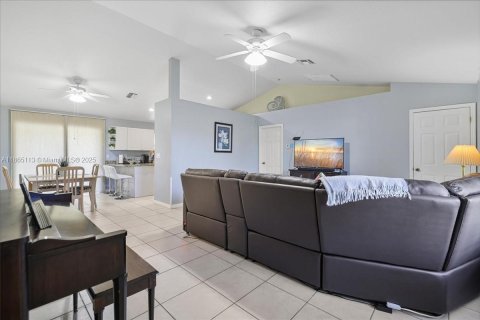 Снять в аренду виллу или дом в Кейп-Корал, Флорида 3 спальни, № 1957716 - фото 7