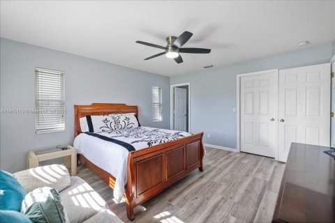 Снять в аренду виллу или дом в Кейп-Корал, Флорида 3 спальни, № 1957716 - фото 16