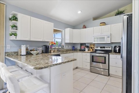 Снять в аренду виллу или дом в Кейп-Корал, Флорида 3 спальни, № 1957716 - фото 11