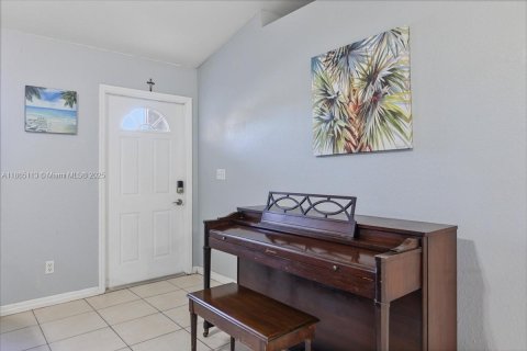 Снять в аренду виллу или дом в Кейп-Корал, Флорида 3 спальни, № 1957716 - фото 3