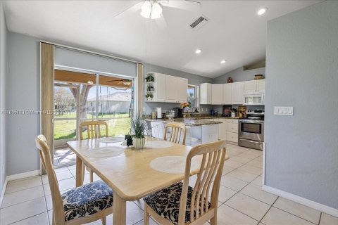 Снять в аренду виллу или дом в Кейп-Корал, Флорида 3 спальни, № 1957716 - фото 9