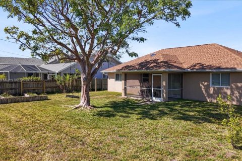 Снять в аренду виллу или дом в Кейп-Корал, Флорида 3 спальни, № 1957716 - фото 24