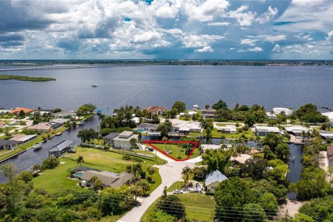 Land in Punta Gorda, Florida № 1894829 - photo 1