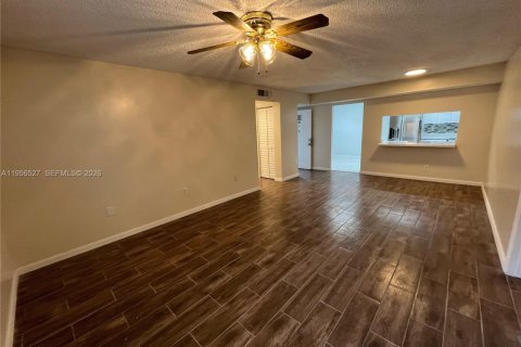 Condominio en alquiler en Miami, Florida, 2 dormitorios, 98.48 m2 № 2010423 - foto 13