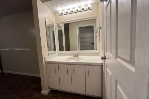 Condominio en alquiler en Miami, Florida, 2 dormitorios, 98.48 m2 № 2010423 - foto 17