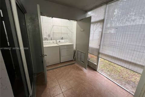 Condominio en alquiler en Miami, Florida, 2 dormitorios, 98.48 m2 № 2010423 - foto 24