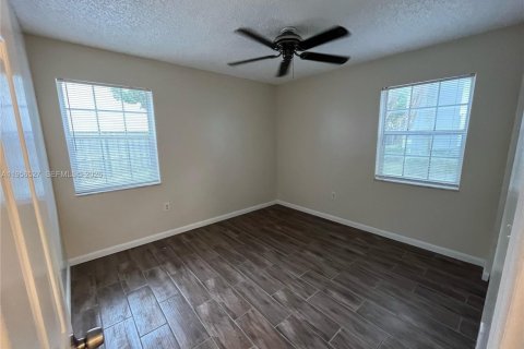 Condominio en alquiler en Miami, Florida, 2 dormitorios, 98.48 m2 № 2010423 - foto 20