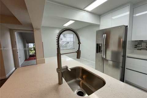 Condominio en alquiler en Miami, Florida, 2 dormitorios, 98.48 m2 № 2010423 - foto 8