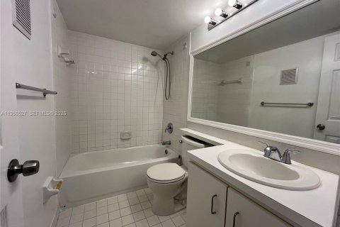 Condominio en alquiler en Miami, Florida, 2 dormitorios, 98.48 m2 № 2010423 - foto 22