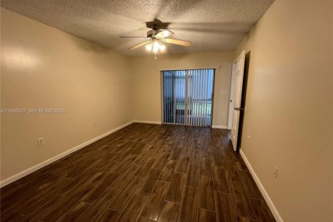 Condominio en alquiler en Miami, Florida, 2 dormitorios, 98.48 m2 № 2010423 - foto 15