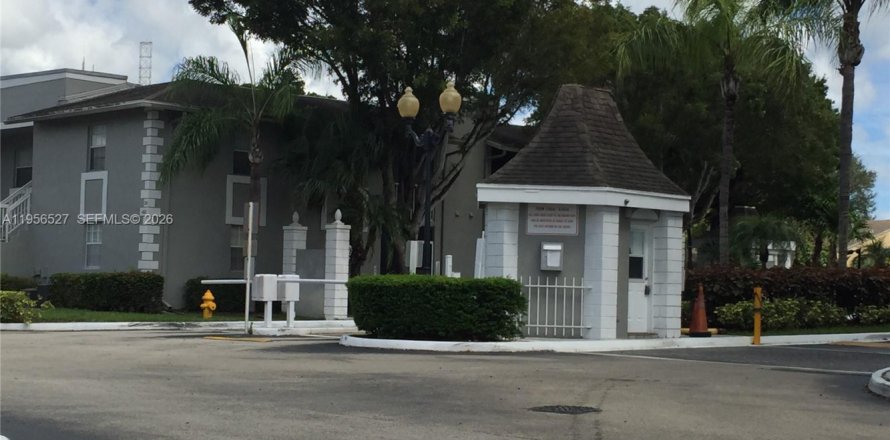 Condominio en Miami, Florida, 2 dormitorios  № 2010423