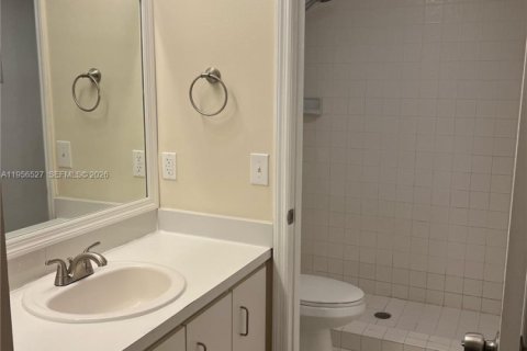 Condominio en alquiler en Miami, Florida, 2 dormitorios, 98.48 m2 № 2010423 - foto 16