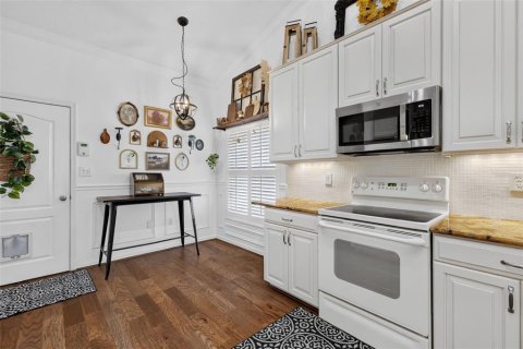 Купить виллу или дом в Юстис, Флорида 8 комнат, 173.17м2, № 2280050 - фото 16