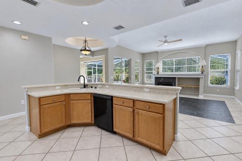 House in Orlando, Florida 4 bedrooms, 305 sq.m. № 2410064 - photo 15