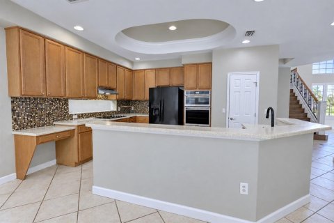 House in Orlando, Florida 4 bedrooms, 305 sq.m. № 2410064 - photo 14