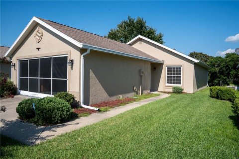 House in Ocala, Florida 2 bedrooms, 109.81 sq.m. № 1917043 - photo 1