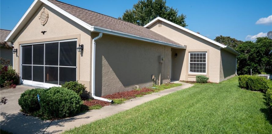 House in Ocala, Florida 2 bedrooms, 109.81 sq.m. № 1917043