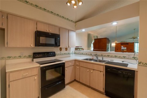 House in Ocala, Florida 2 bedrooms, 109.81 sq.m. № 1917043 - photo 8