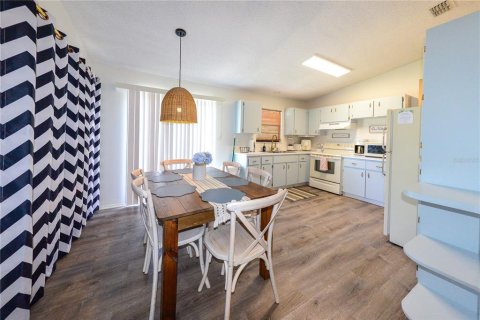 Villa ou maison à louer à Englewood, Floride: 2 chambres, 84.73 m2 № 1866279 - photo 8