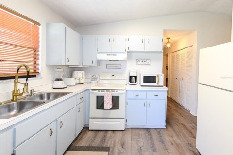 Villa ou maison à louer à Englewood, Floride: 2 chambres, 84.73 m2 № 1866279 - photo 11