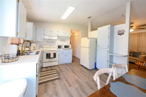 Villa ou maison à louer à Englewood, Floride: 2 chambres, 84.73 m2 № 1866279 - photo 10