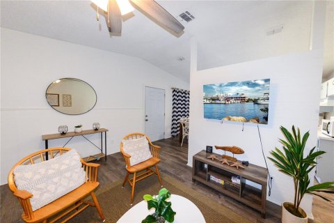 Villa ou maison à louer à Englewood, Floride: 2 chambres, 84.73 m2 № 1866279 - photo 5