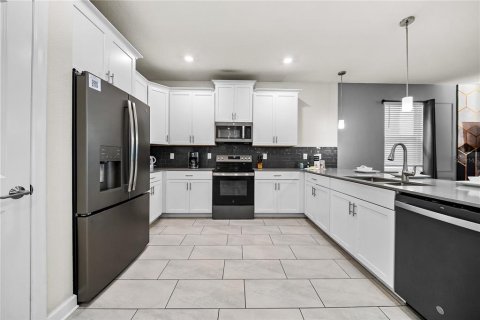 Casa en venta en Kissimmee, Florida, 8 dormitorios, 398.46 m2 № 2228229 - foto 20