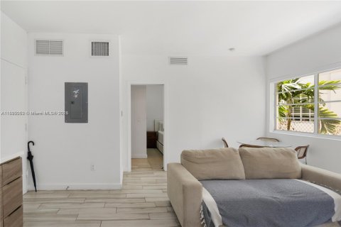 Copropriété à vendre à Miami Beach, Floride: 1 chambre, 41.16 m2 № 2183589 - photo 2