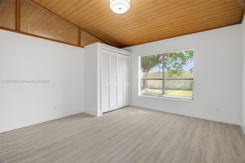 House in Lauderhill, Florida 3 bedrooms, 154.78 sq.m. № 1956229 - photo 11