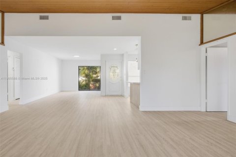 House in Lauderhill, Florida 3 bedrooms, 154.78 sq.m. № 1956229 - photo 19