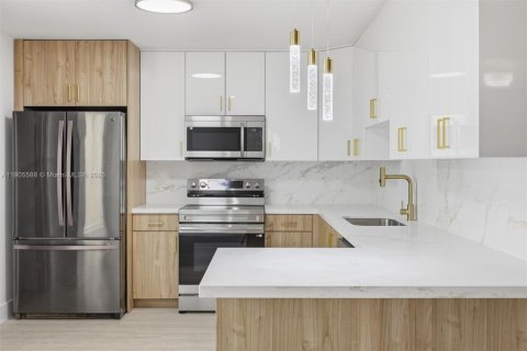 House in Lauderhill, Florida 3 bedrooms, 154.78 sq.m. № 1956229 - photo 4