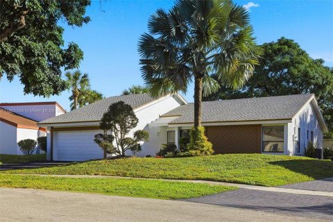 House in Lauderhill, Florida 3 bedrooms, 154.78 sq.m. № 1956229 - photo 3