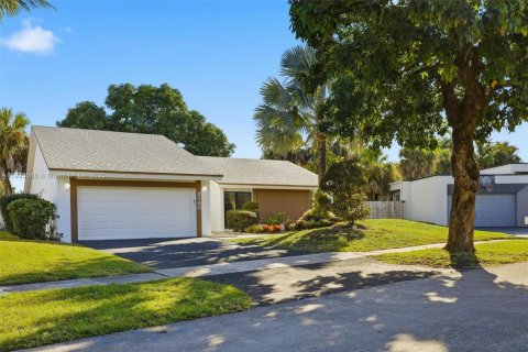House in Lauderhill, Florida 3 bedrooms, 154.78 sq.m. № 1956229 - photo 2