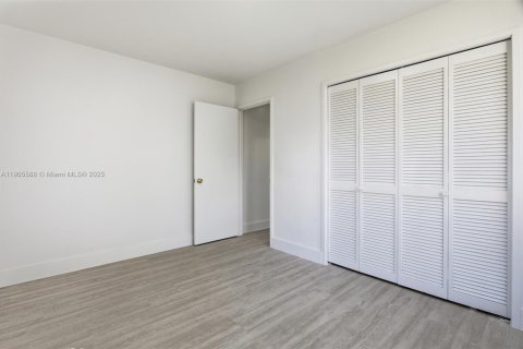 House in Lauderhill, Florida 3 bedrooms, 154.78 sq.m. № 1956229 - photo 9