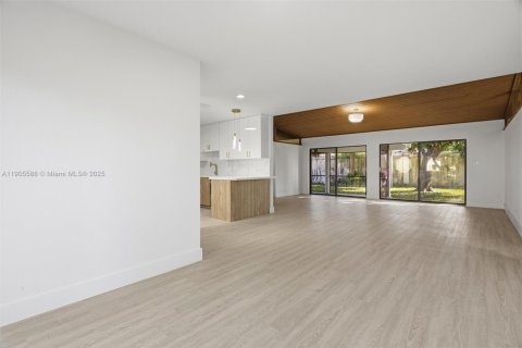 House in Lauderhill, Florida 3 bedrooms, 154.78 sq.m. № 1956229 - photo 22