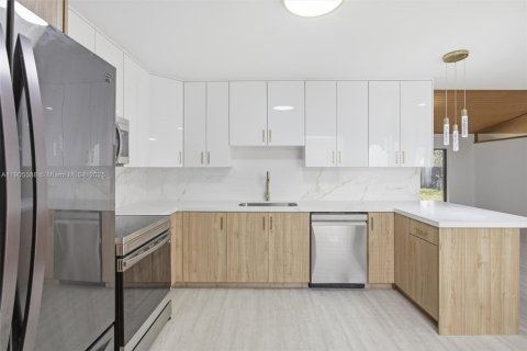 House in Lauderhill, Florida 3 bedrooms, 154.78 sq.m. № 1956229 - photo 5