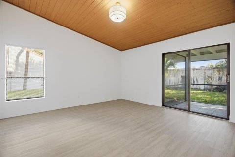 House in Lauderhill, Florida 3 bedrooms, 154.78 sq.m. № 1956229 - photo 17