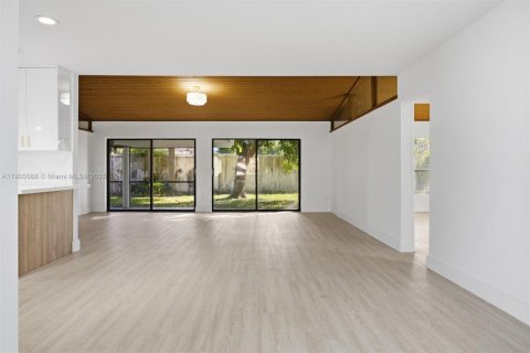 House in Lauderhill, Florida 3 bedrooms, 154.78 sq.m. № 1956229 - photo 23